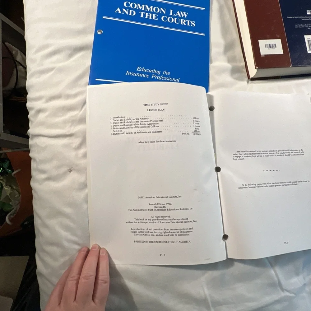 The Legal Environment Of Risk Management And Insurance 1st Ed‎ 2000 CPCU 530 lot